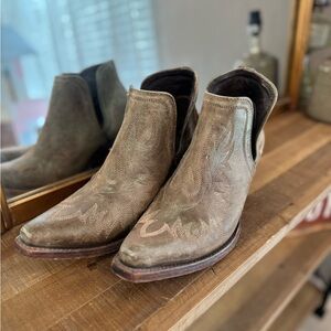 Women’s Ariat Dixon Booties